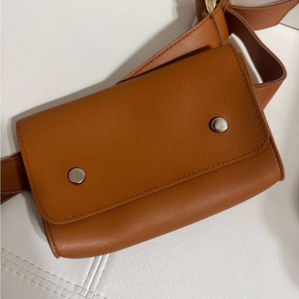 GIGI PIP Leather Crossbody Belt Bag in Cognac Brown